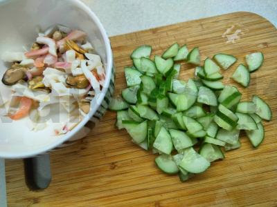 Salotas su omletu ir jūros gėrybių kokteiliu Žingsnis 3