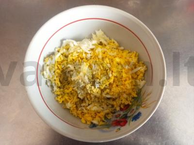 Traškus pyragas su marinuotų kopūstų įdaru Žingsnis 3