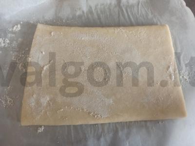 Traškus pyragas su marinuotų kopūstų įdaru Žingsnis 6