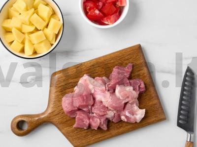 Kepimas iš kiaulienos valgomoje puodynėje Žingsnis 2