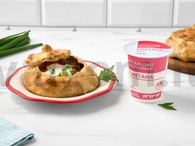 Kepimas iš kiaulienos valgomoje puodynėje pagrindine nuotrauka