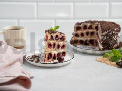 Vyšnių tortas „Korys“ pagrindine nuotrauka