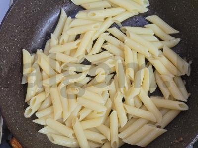 Penne makaronai su faršo ir pomidorų padažu Žingsnis 7