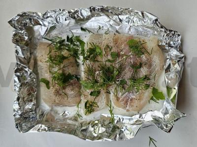 Lydekos filė grietinėlėje su žolelėmis orkaitėje Žingsnis 2