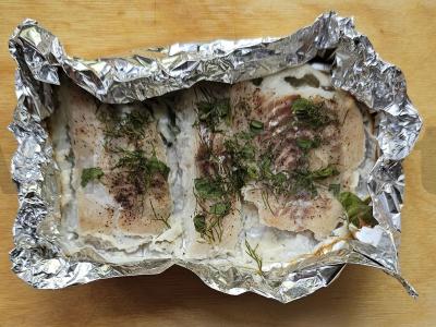 Lydekos filė grietinėlėje su žolelėmis orkaitėje Žingsnis 3