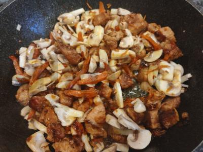 Grybų plovas su daržovėmis Žingsnis 7