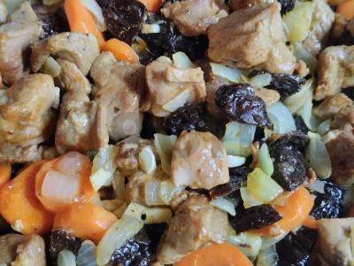 Kalakutiena, troškinta aluje su džiovintais abrikosais Žingsnis 6