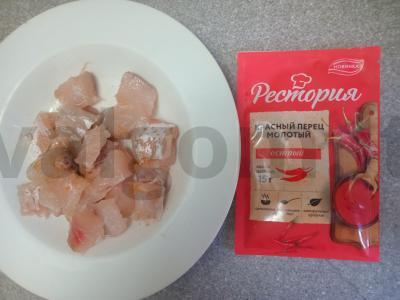 Sūdyta karpis su raudonais maltais pipirais ir krapais Žingsnis 5