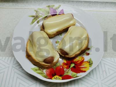 Karšti sumuštiniai su dešrele ir sūriu pusryčiams Žingsnis 4