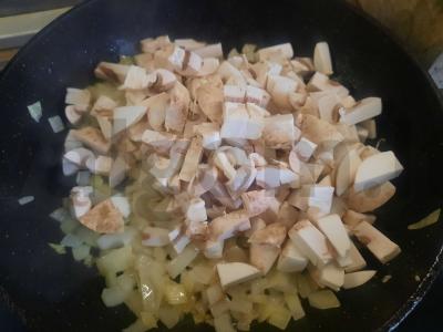 Bulvių zrazai su pievagrybiais Žingsnis 4