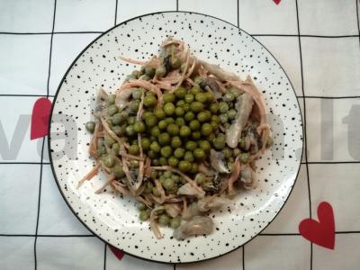 Salotos su žaliais žirneliais „Sultingas“ pagrindine nuotrauka