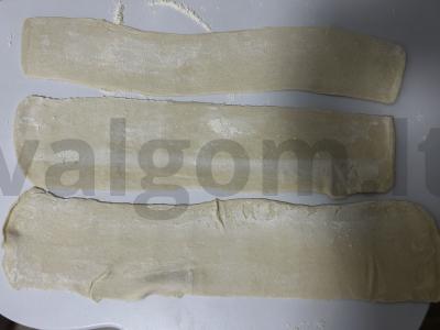 Sluoksniuotos tešlos sraigė su špinatais, varške ir sūriu Žingsnis 1