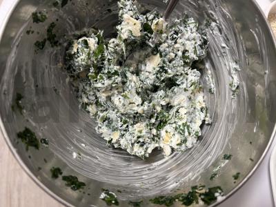 Sluoksniuotos tešlos sraigė su špinatais, varške ir sūriu Žingsnis 2