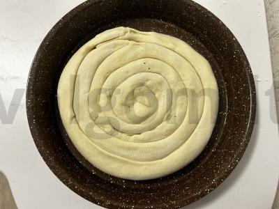 Sluoksniuotos tešlos sraigė su špinatais, varške ir sūriu Žingsnis 6