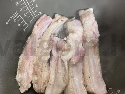 Bulvės su šonkauliais lėtoje viryklėje Žingsnis 3