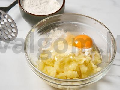 Bulvių pyragėliai su faršu Žingsnis 2