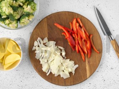 Daržovių troškinys su pomidorais Žingsnis 1