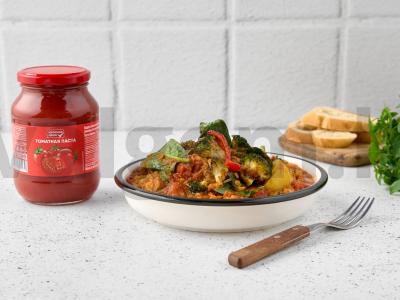 Daržovių troškinys su pomidorais pagrindine nuotrauka