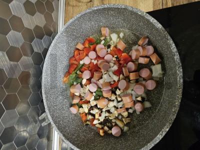 Spagečiai su daržovėmis, grybais ir dešrelėmis Žingsnis 2