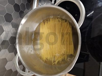 Spagečiai su daržovėmis, grybais ir dešrelėmis Žingsnis 3