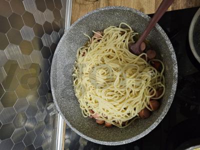 Spagečiai su daržovėmis, grybais ir dešrelėmis Žingsnis 5