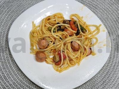 Spagečiai su daržovėmis, grybais ir dešrelėmis pagrindine nuotrauka