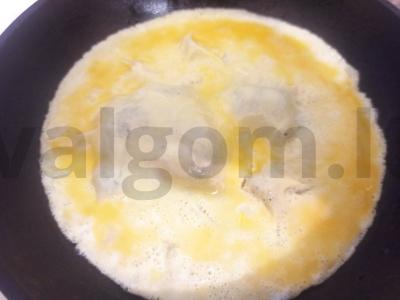 Kiaušinio vokas su varške, šprotų ir pomidoru Žingsnis 4