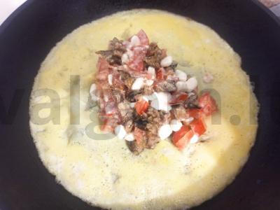 Kiaušinio vokas su varške, šprotų ir pomidoru Žingsnis 5