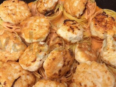 Vištienos kukulių lizdai keptuvėje Žingsnis 4