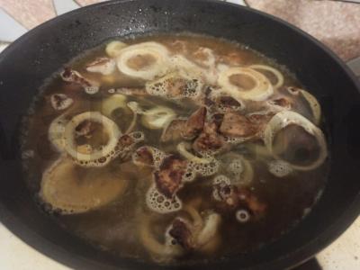 Vištienos kepenėlės su svogūnais padaže Žingsnis 3