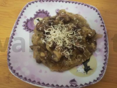 Vištienos kepenėlės su svogūnais padaže pagrindine nuotrauka