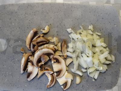 Makaronų apkepas su grybais ir grietine Žingsnis 2