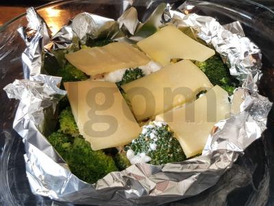 Brokoliai orkaitėje su sūriu Žingsnis 4