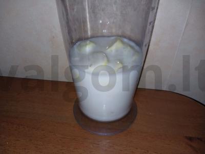 Kefyro, cukinijų ir mineralinio vandens kokteilis Žingsnis 2