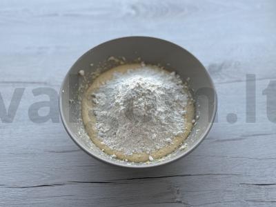 Raisiniai keksiukai Žingsnis 4