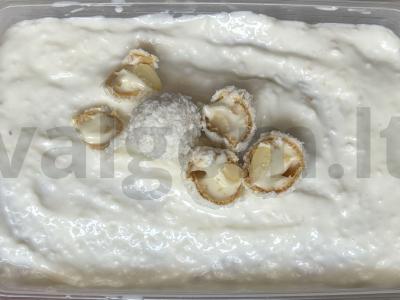 Nesaldus kokosinis sausainių desertas be kepimo pagrindine nuotrauka