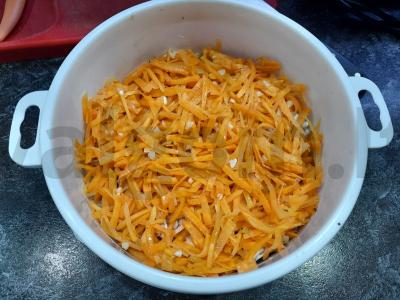 Morkų salotas su traškučiais Žingsnis 2