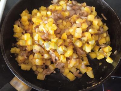 Kepta bulvė su pievagrybiais Žingsnis 6