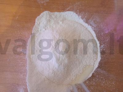 Hachapuri su virtų kiaušiniu ir krapais Žingsnis 2