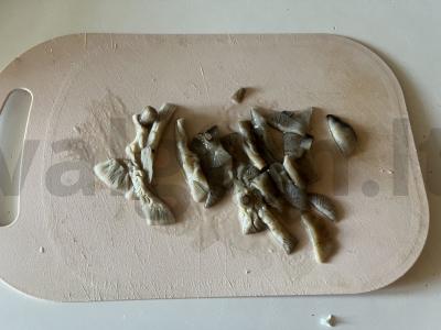 Skanus salotas su traškučiais ir marinuotais grybais Žingsnis 5