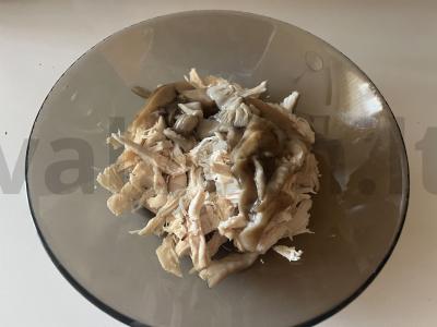 Skanus salotas su traškučiais ir marinuotais grybais Žingsnis 6