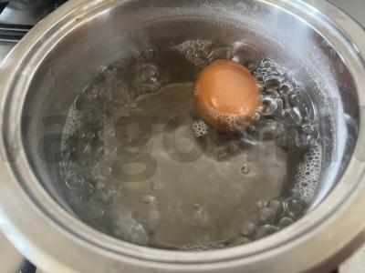 Skanus salotas su traškučiais ir marinuotais grybais Žingsnis 7