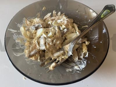 Skanus salotas su traškučiais ir marinuotais grybais Žingsnis 12