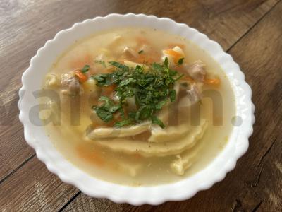 Vištienos sriuba su kukuliais pagrindine nuotrauka