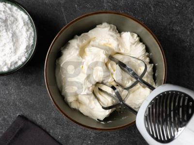 Varškės pyragas su džiovintomis vyšniomis Žingsnis 4