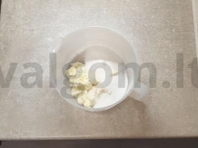 Kefyro keksiukai su šokoladu ir vyšniomis Žingsnis 1