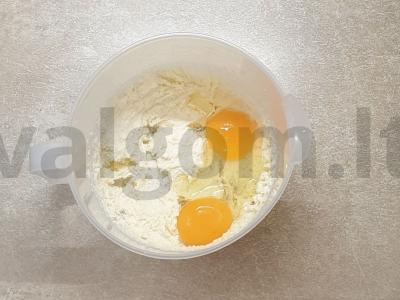 Kefyro keksiukai su šokoladu ir vyšniomis Žingsnis 2