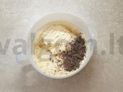 Kefyro keksiukai su šokoladu ir vyšniomis Žingsnis 5