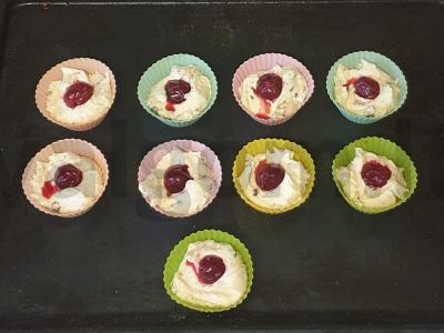 Kefyro keksiukai su šokoladu ir vyšniomis Žingsnis 6