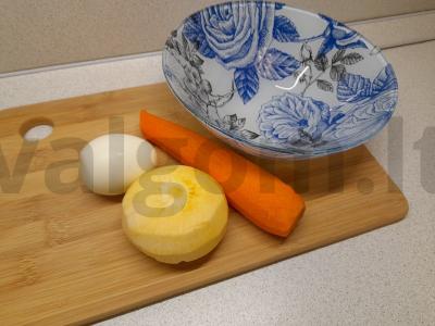 Vitaminų salotas su grietinės-mustardo padažu Žingsnis 1